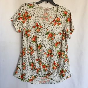 NWOT 🌺 Women’s 💐Floral 💐 Twist Front Top